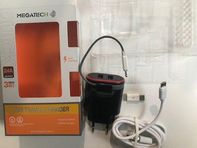 Megatech Siyah 2.4A ( Ev Şarj + Micro Kablo+Typ-c+Iphone ) 3in1 Şarj Aleti